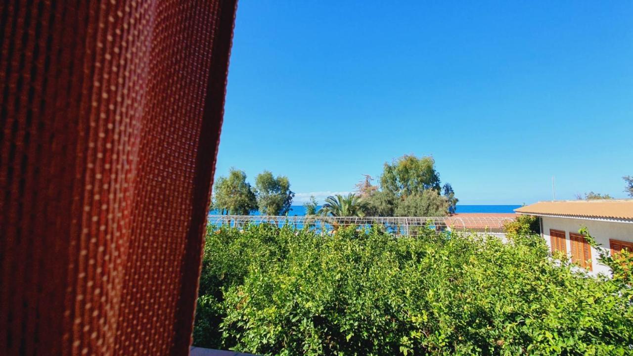 Testa Di Monaco - Basic Beach Accommodations Capo d'Orlando Ngoại thất bức ảnh