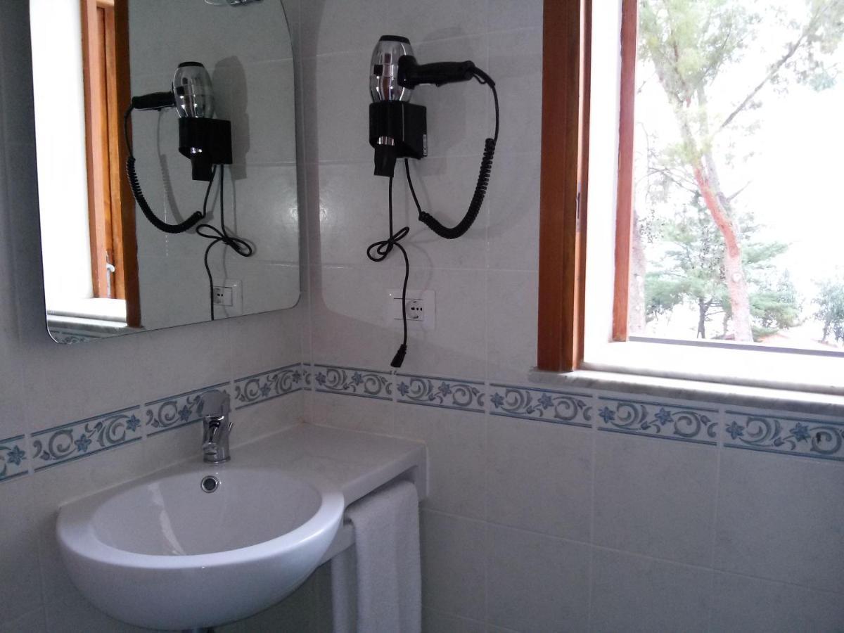 Testa Di Monaco - Basic Beach Accommodations Capo d'Orlando Ngoại thất bức ảnh