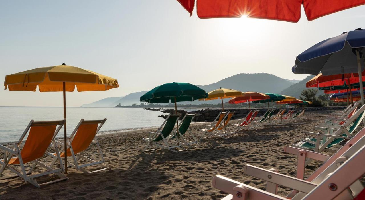 Testa Di Monaco - Basic Beach Accommodations Capo d'Orlando Ngoại thất bức ảnh