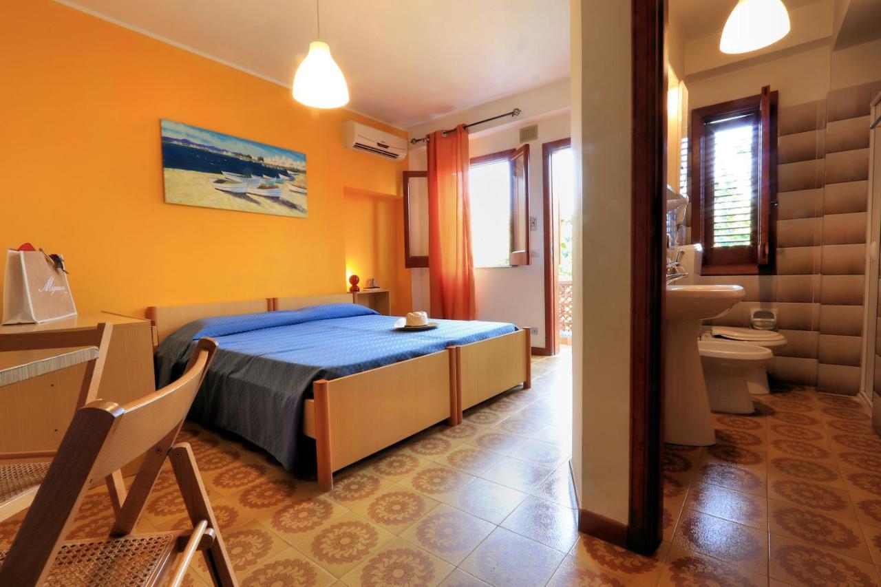 Testa Di Monaco - Basic Beach Accommodations Capo d'Orlando Ngoại thất bức ảnh