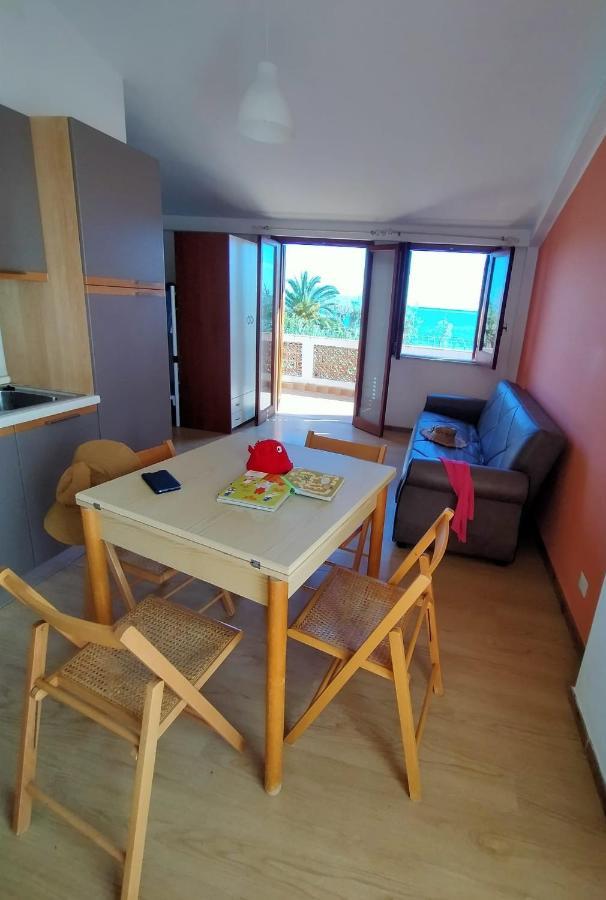 Testa Di Monaco - Basic Beach Accommodations Capo d'Orlando Ngoại thất bức ảnh