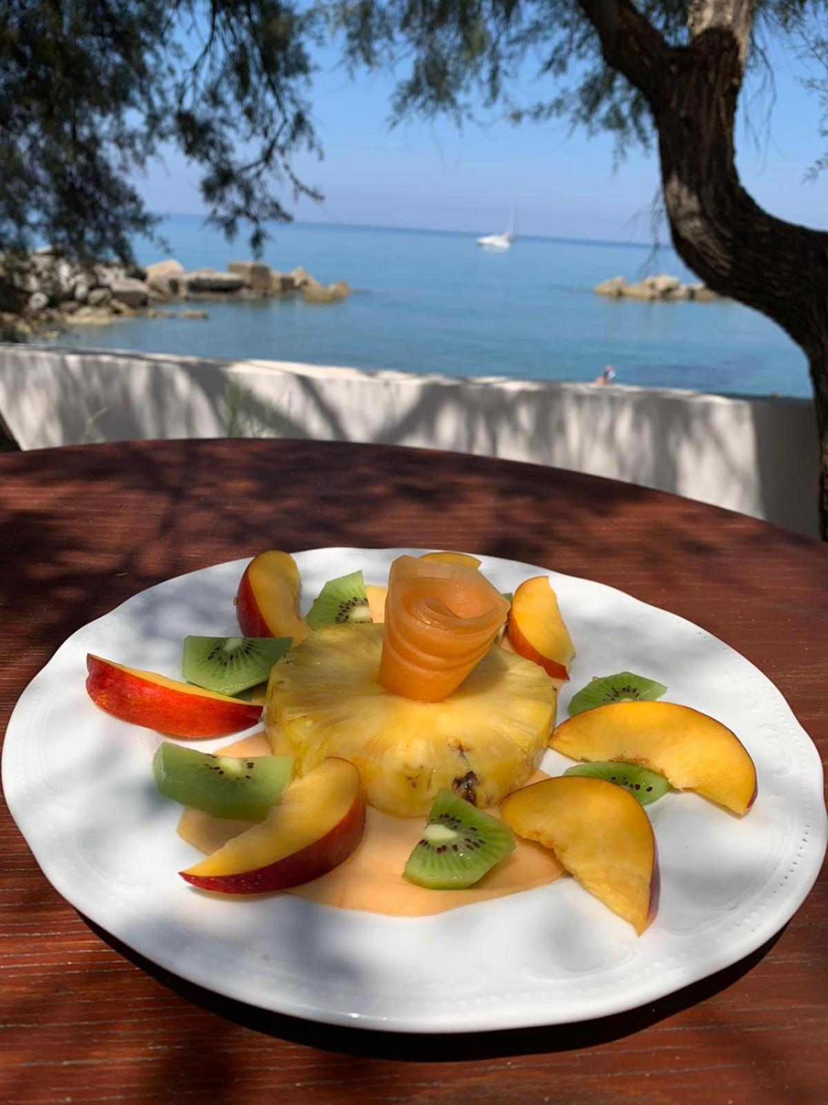 Testa Di Monaco - Basic Beach Accommodations Capo d'Orlando Ngoại thất bức ảnh